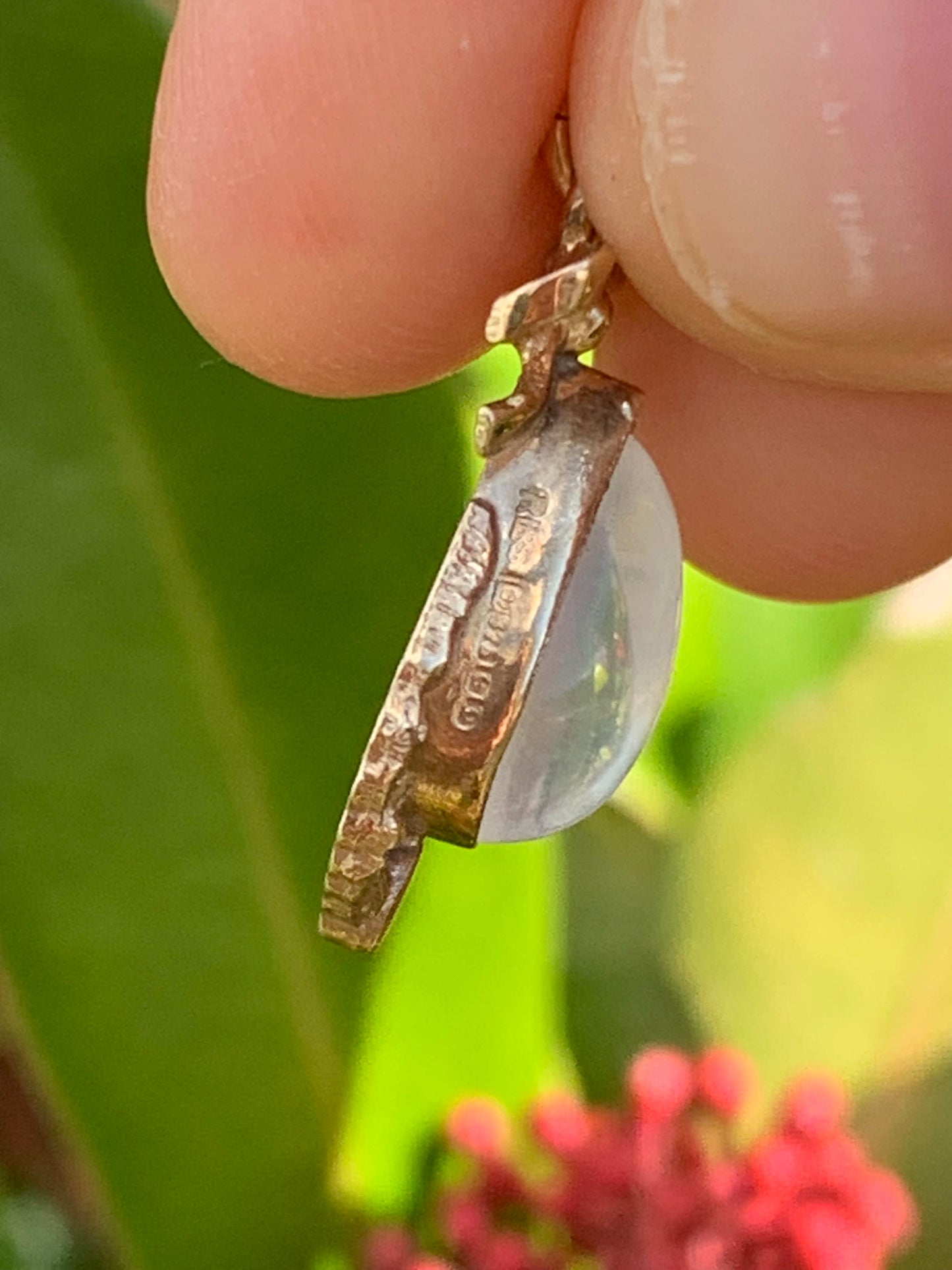 Incredible approx. 2.50ct Teardrop Cabochon Blue Moonstone Crafted in 9ct Gold Ornate Sweetheart Pendant Necklace