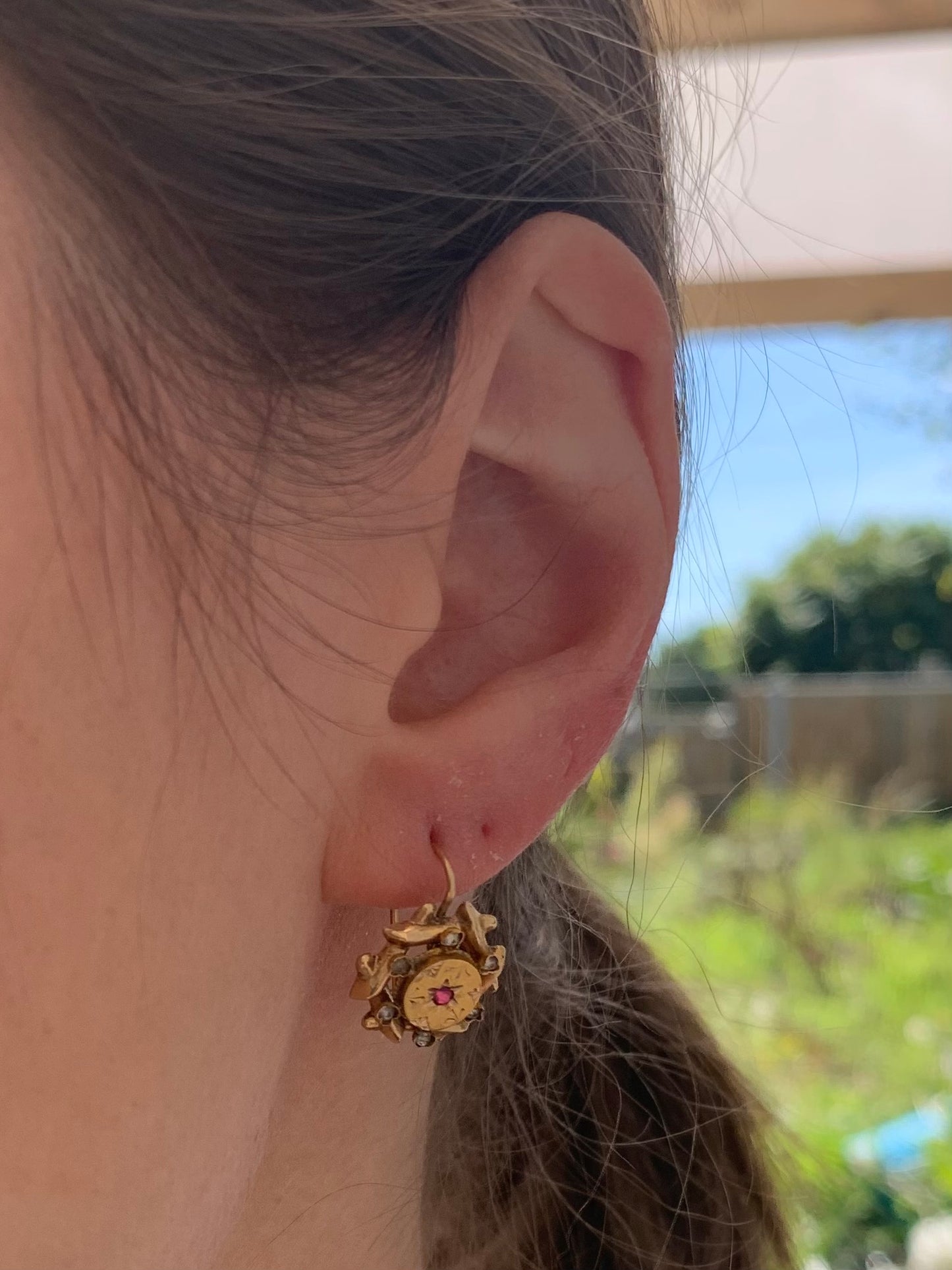 Pendientes colgantes victorianos antiguos de oro amarillo de 18 quilates con rubíes y diamantes de imitación
