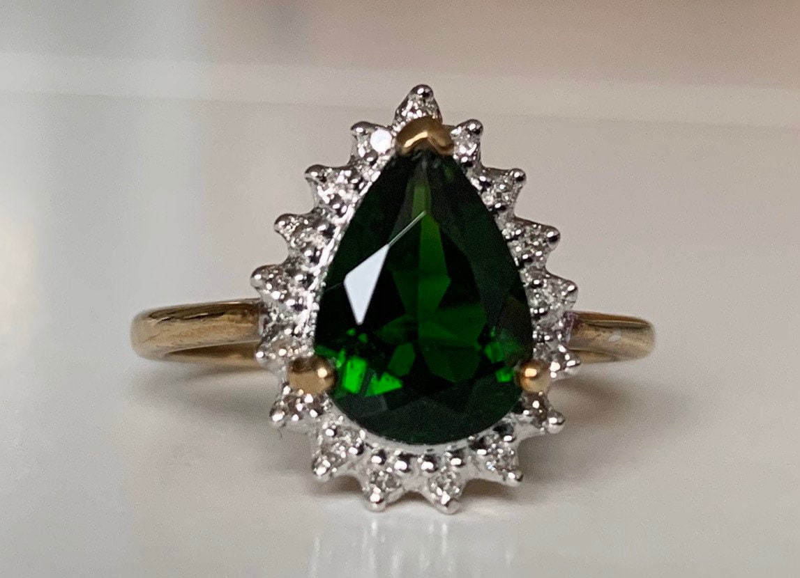 Anillo de vestido de oro de 9k, anillo estilo gema verde en forma de pera y diamantes, anillo de cóctel, anillo de aniversario, regalo de cumpleaños para ella, talla M del Reino Unido/talla 6 de EE. UU.
