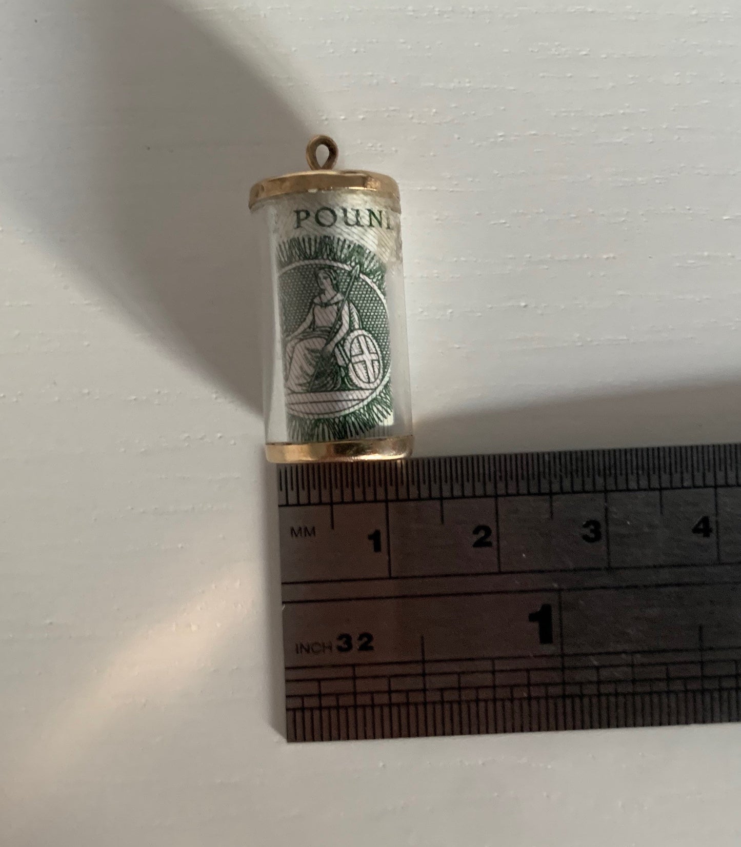 Vintage 9k oro emergencia una libra nota encanto colgante circa 1979, regalo de cumpleaños de aniversario para ella