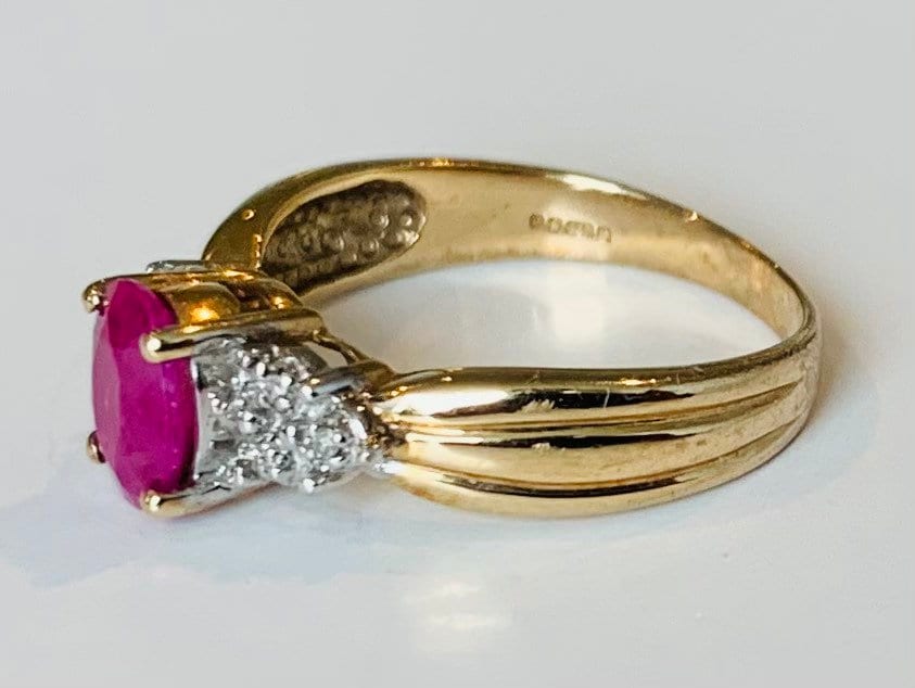 Vintage 1ct Ruby and Diamond Ring set in 9ct Gold, Size UK L, US 5 3/4