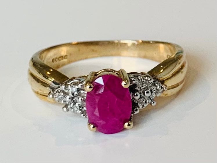 Vintage 1ct Ruby and Diamond Ring set in 9ct Gold, Size UK L, US 5 3/4
