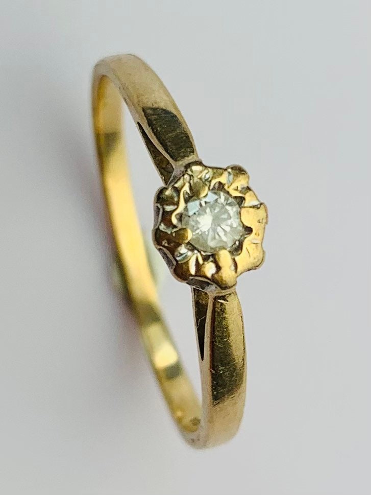 Vintage 0.06ct Diamond Solitaire 9ct Yellow Gold Ring, Size UK R, US 8 1/2