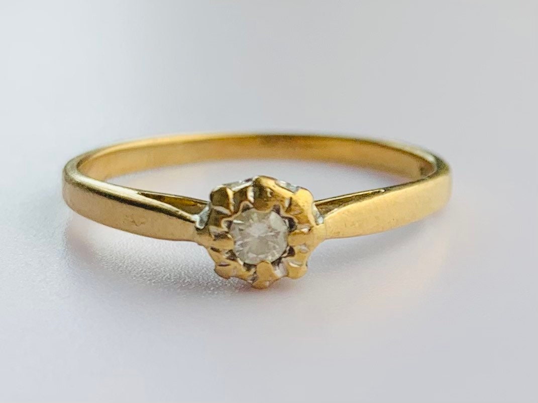Vintage 0.06ct Diamond Solitaire 9ct Yellow Gold Ring, Size UK R, US 8 1/2
