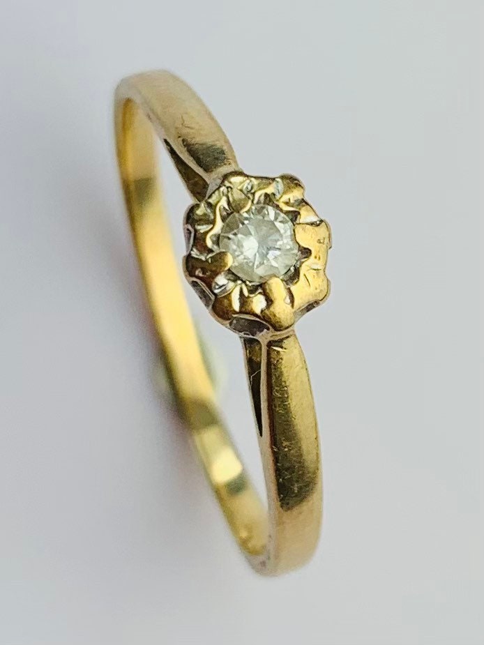 Vintage 0.06ct Diamond Solitaire 9ct Yellow Gold Ring, Size UK R, US 8 1/2