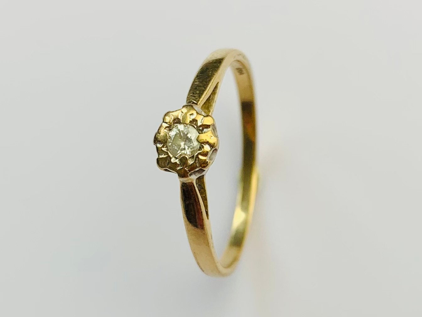 Vintage 0.06ct Diamond Solitaire 9ct Yellow Gold Ring, Size UK R, US 8 1/2
