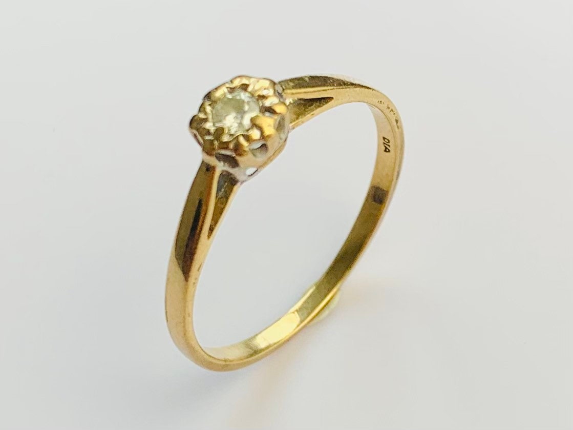 Vintage 0.06ct Diamond Solitaire 9ct Yellow Gold Ring, Size UK R, US 8 1/2