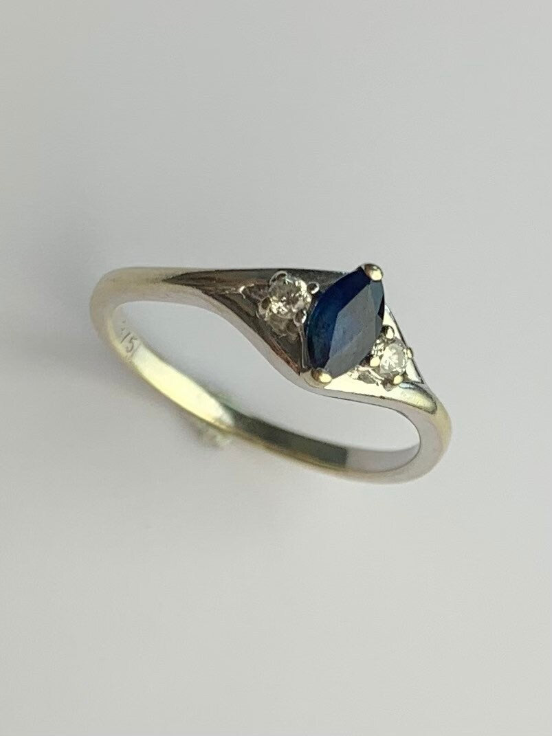 Vintage 0.35ct Sapphire and Diamond set in 9ct White Gold, size UK K, US 5 1/4
