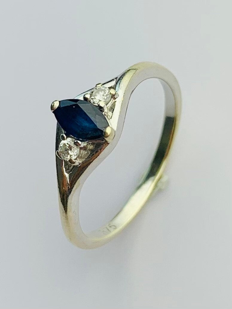 Vintage 0.35ct Sapphire and Diamond set in 9ct White Gold, size UK K, US 5 1/4