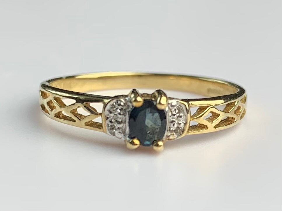 Vintage est. 0.30ct Sapphire and Diamond Ring set in 9ct Yellow Gold, size UK N, 6 3/4