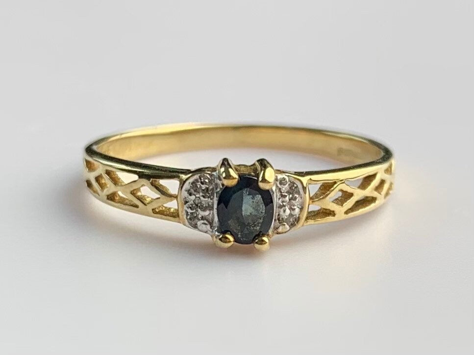 Vintage est. 0.30ct Sapphire and Diamond Ring set in 9ct Yellow Gold, size UK N, 6 3/4