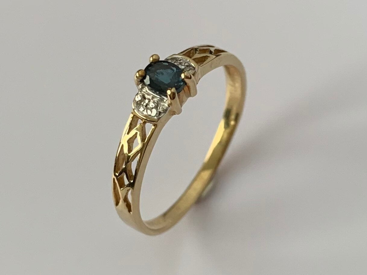 Vintage est. 0.30ct Sapphire and Diamond Ring set in 9ct Yellow Gold, size UK N, 6 3/4