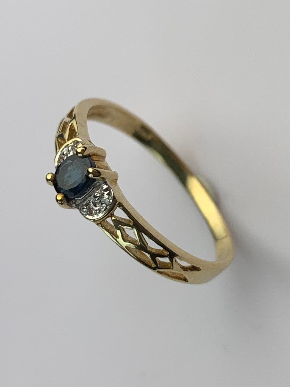 Vintage est. 0.30ct Sapphire and Diamond Ring set in 9ct Yellow Gold, size UK N, 6 3/4