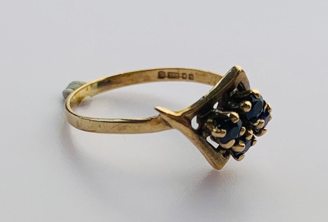 Vintage 0.6ct Sapphire Ring set in 9ct Yellow Gold, Size UK J, US 4 3/4