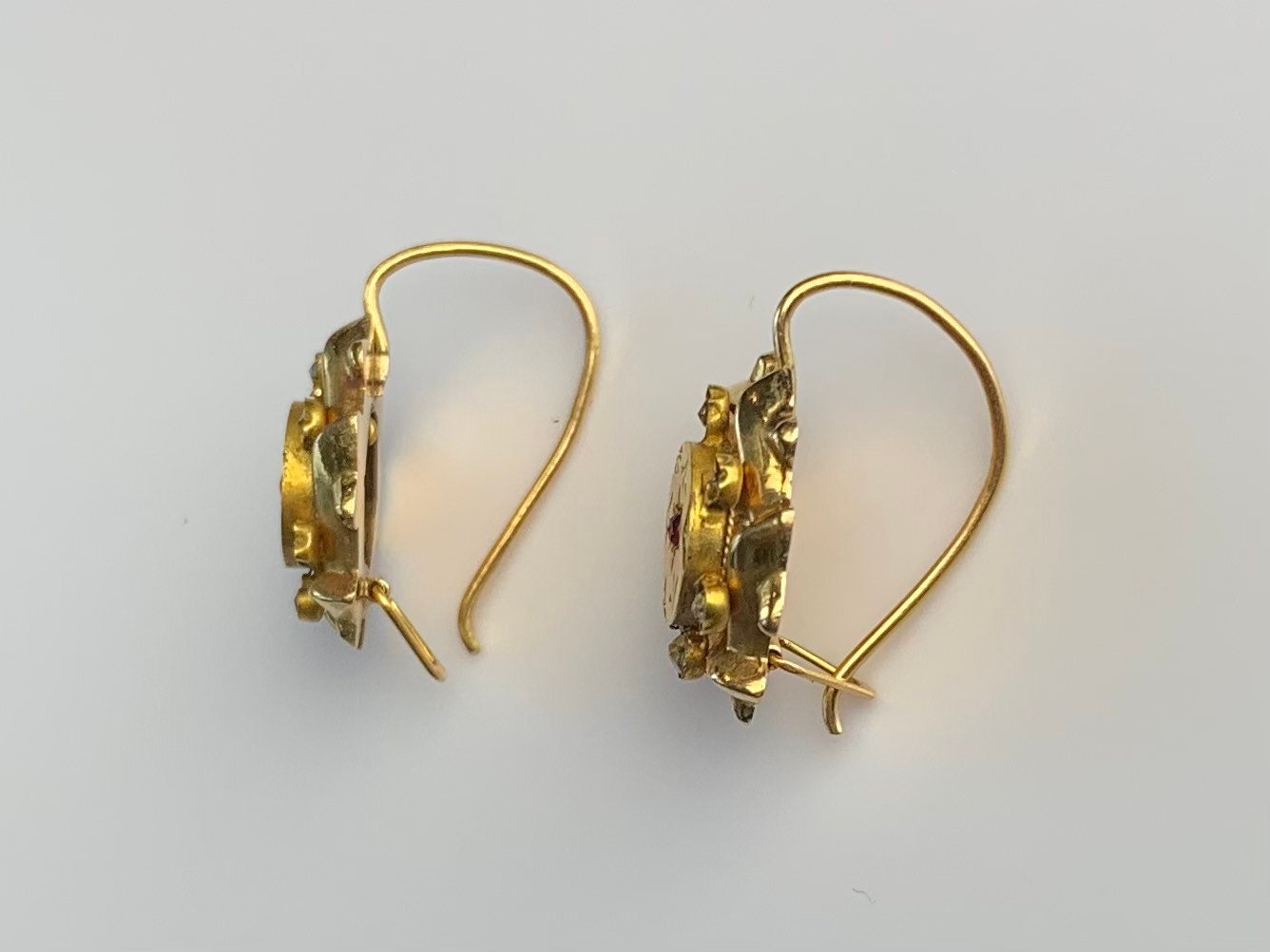 Pendientes colgantes victorianos antiguos de oro amarillo de 18 quilates con rubíes y diamantes de imitación