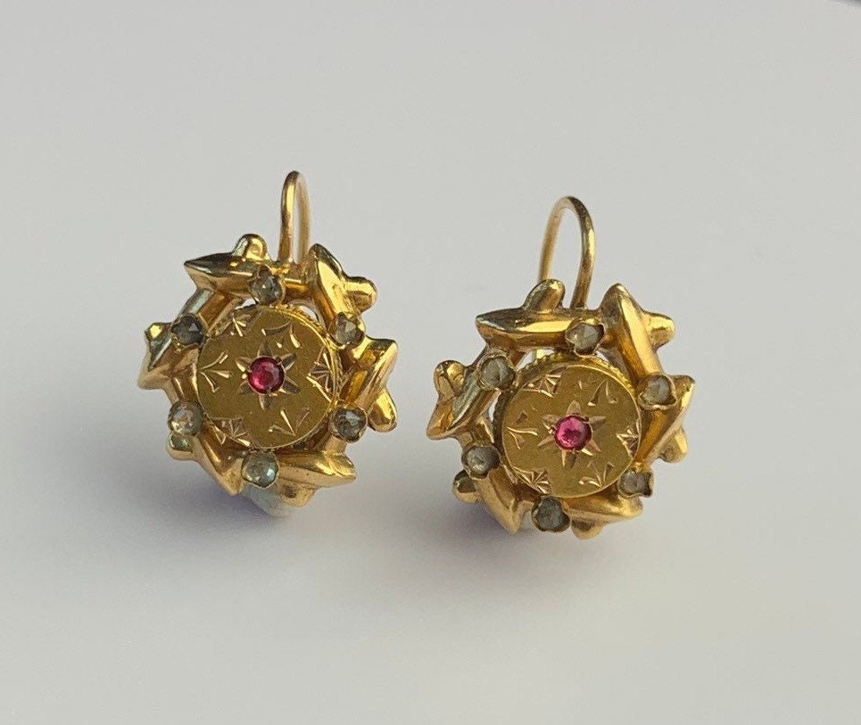 Pendientes colgantes victorianos antiguos de oro amarillo de 18 quilates con rubíes y diamantes de imitación