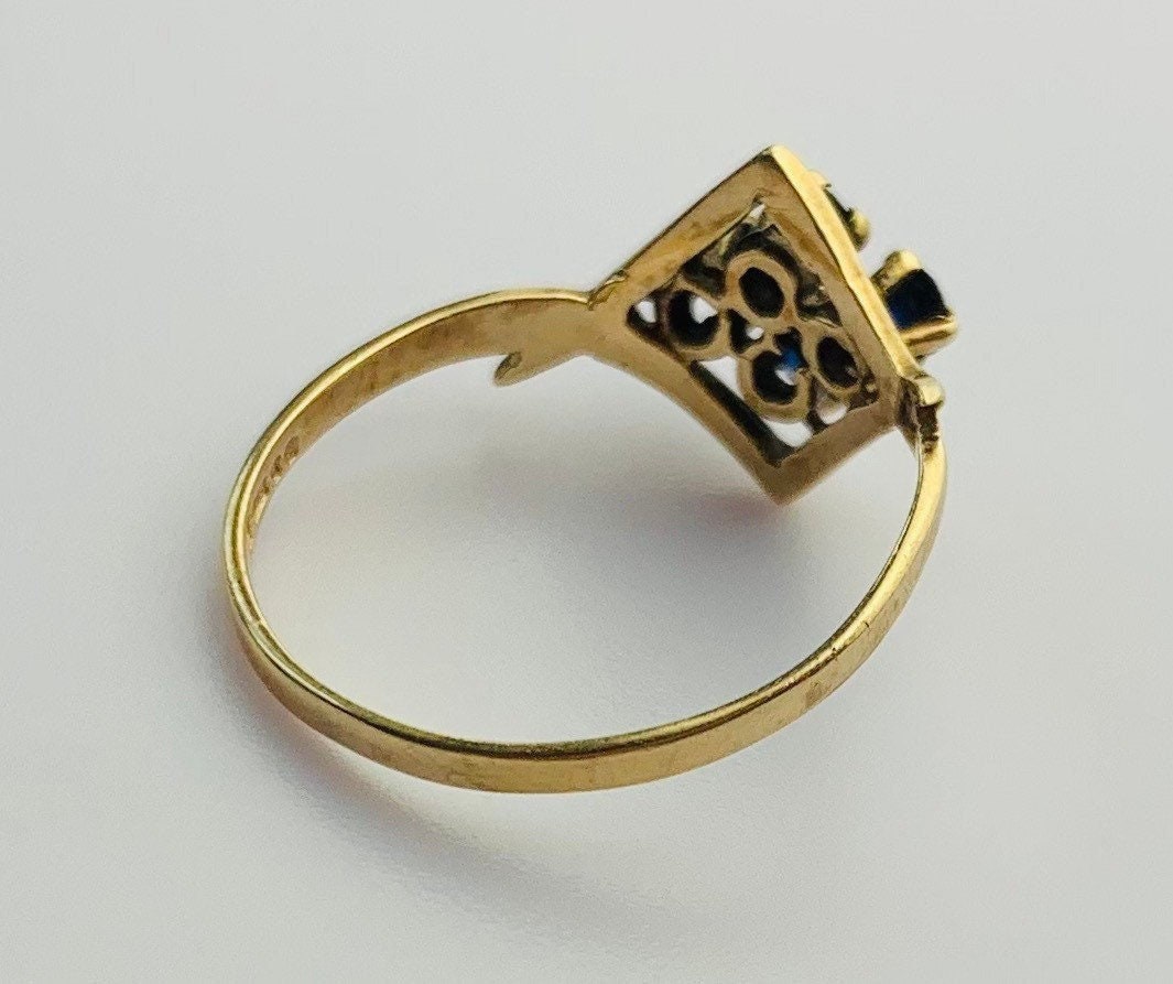 Vintage 0.6ct Sapphire Ring set in 9ct Yellow Gold, Size UK J, US 4 3/4