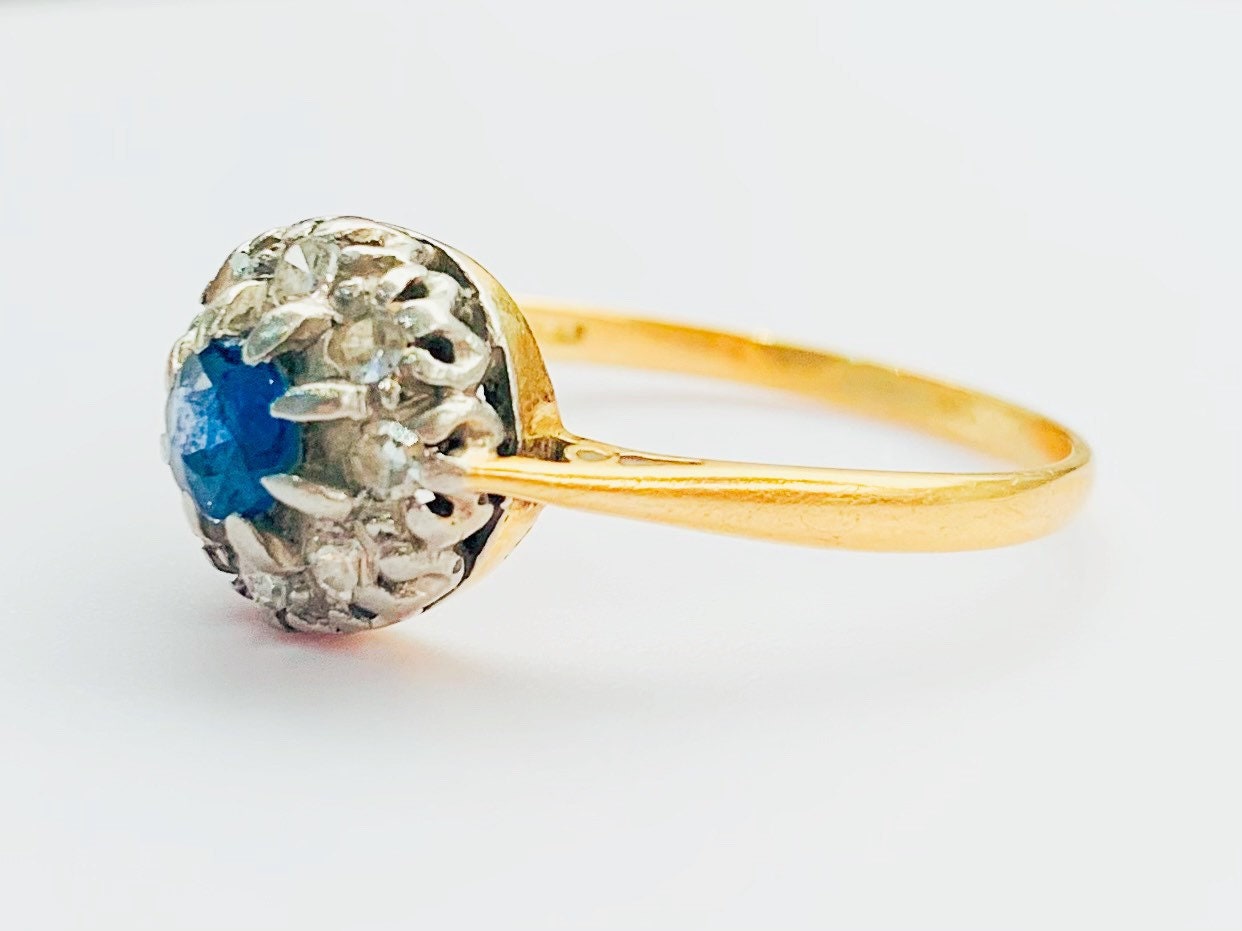 Anillo antiguo de oro de 18 quilates con zafiro y diamantes de 0,45 ct, Reino Unido U, EE. UU. 10