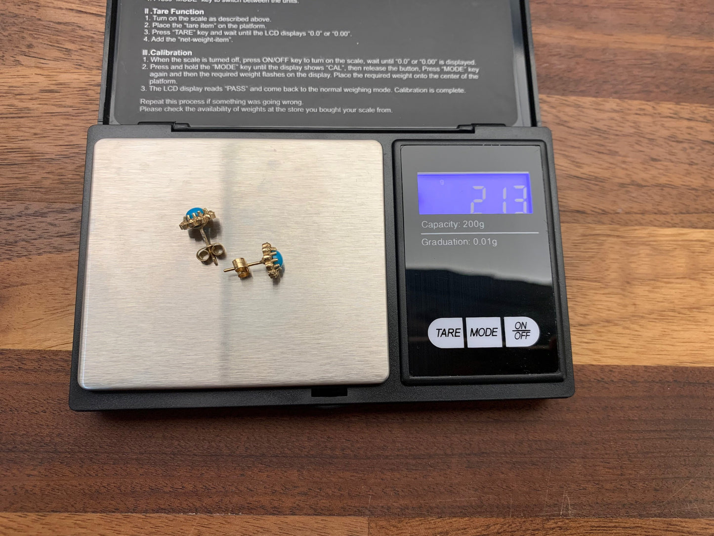 Vintage redondo cabujón azul turquesa engastado en pendientes de oro amarillo de 9 quilates