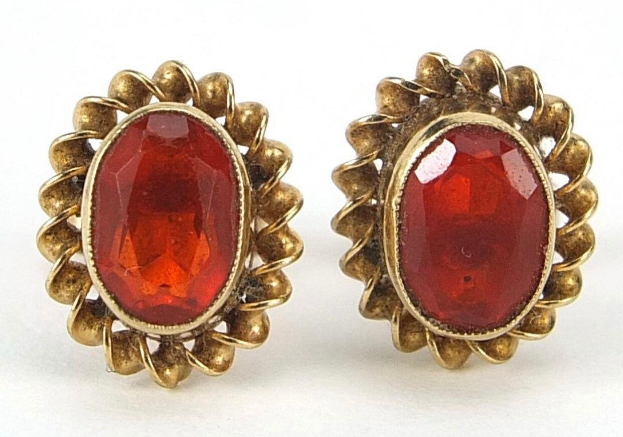 Pendientes vintage de ópalo de fuego de talla ovalada de 1 qt en oro amarillo de 9 qt