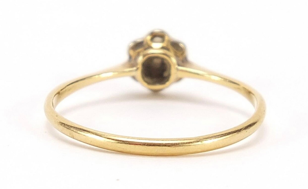 Vintage 0.21ct Diamond Flowerhead Ring set in 18ct Yellow Gold , Size UK P 1/2, US 8