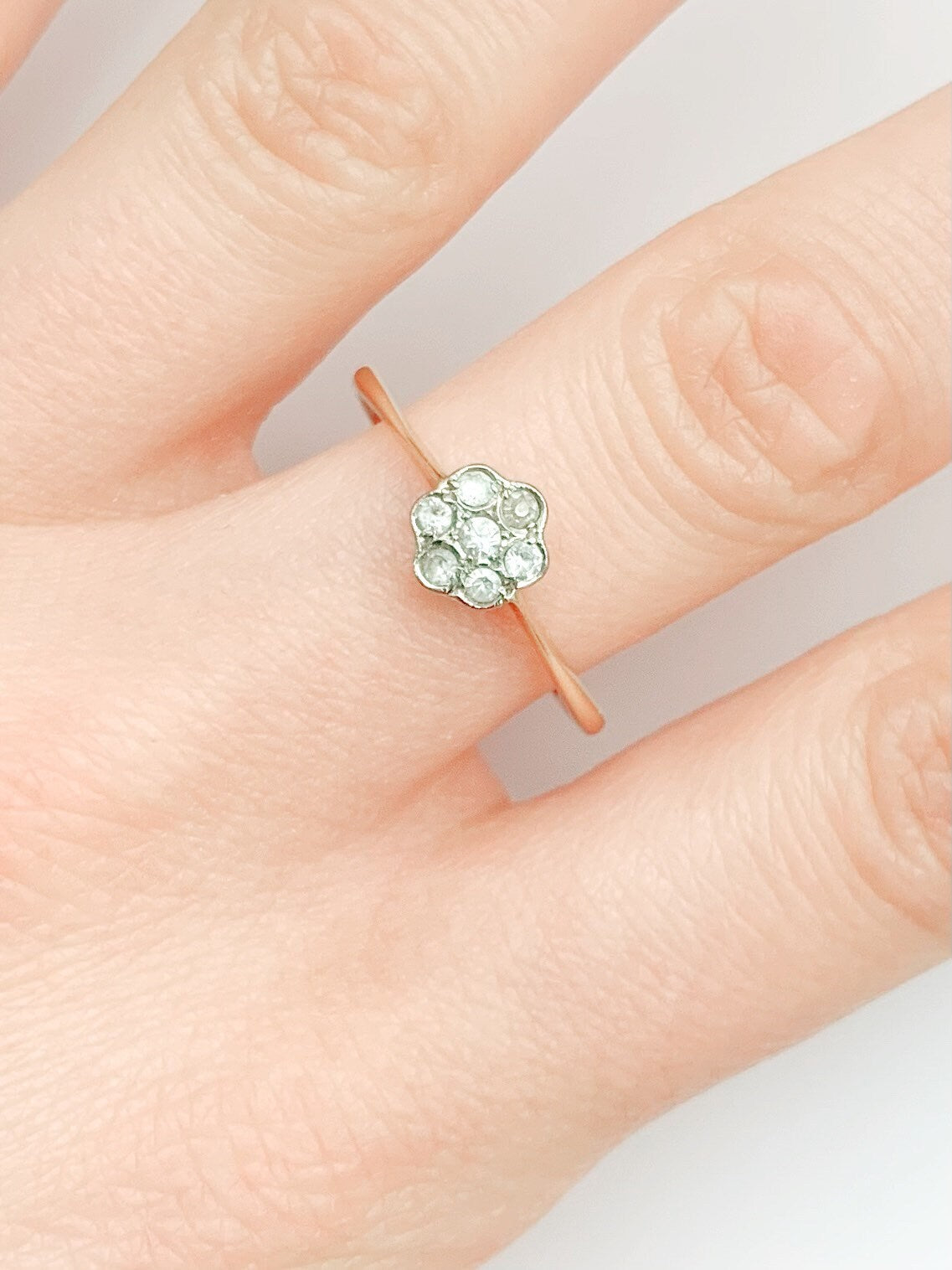 Vintage 0.21ct Diamond Flowerhead Ring set in 18ct Yellow Gold , Size UK P 1/2, US 8