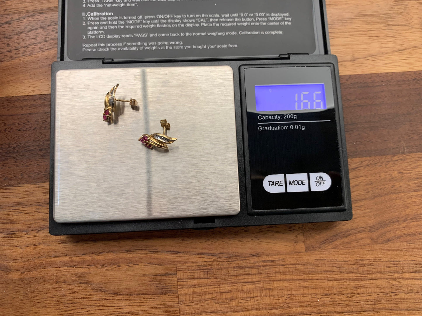 خمر 0.54ct روبي والماس 9ct أقراط الذهب