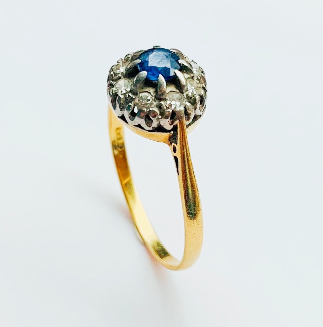Anillo antiguo de oro de 18 quilates con zafiro y diamantes de 0,45 ct, Reino Unido U, EE. UU. 10