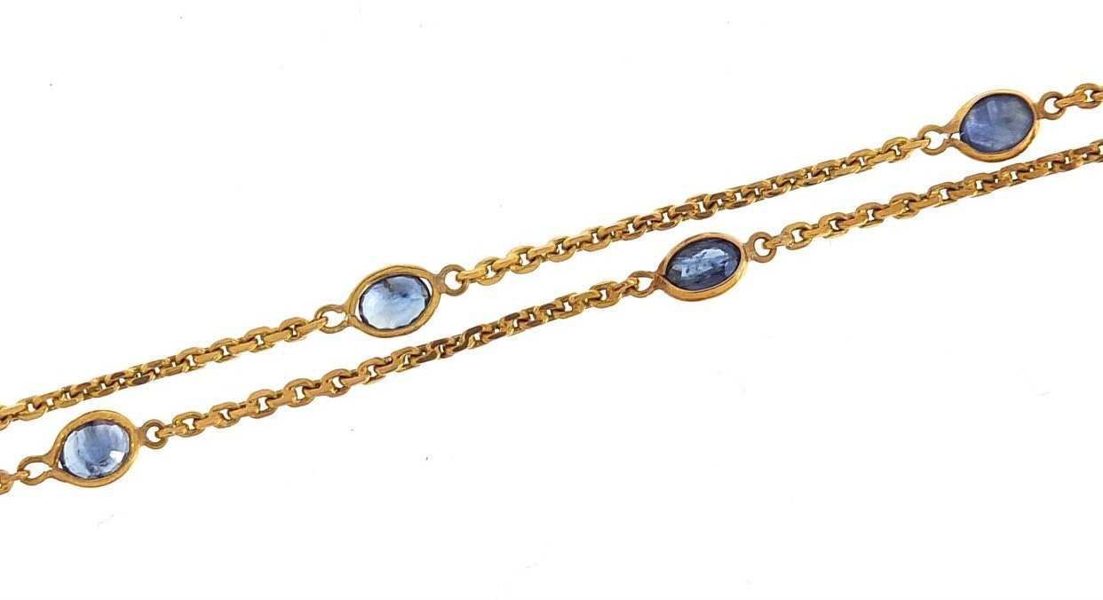 Collar de oro amarillo de 9 quilates con zafiro ovalado de 6 quilates estimado vintage