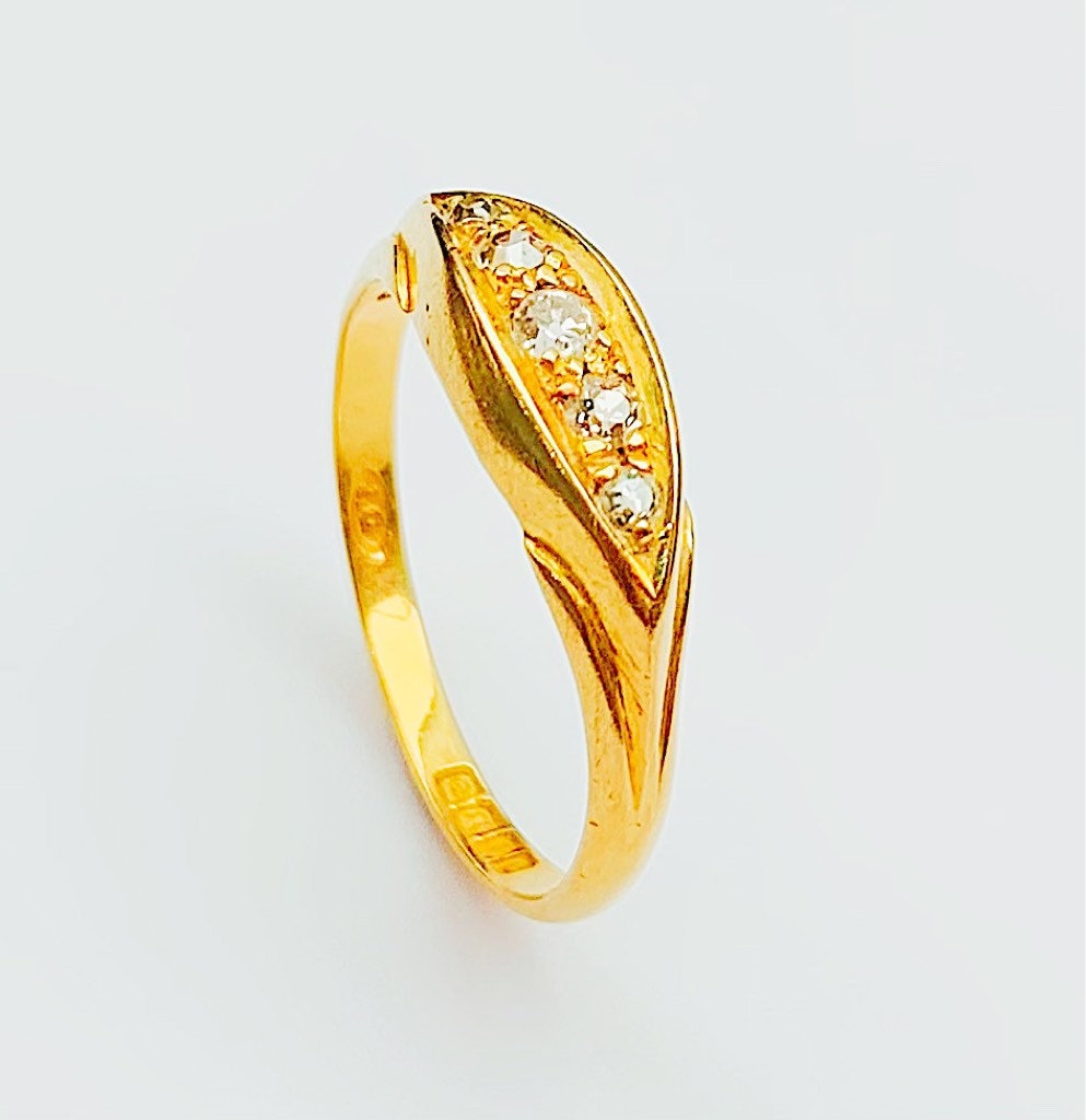 Vintage Diamond Ring set in 18ct Yellow Gold, Size UK O 1/2, US 7 1/2