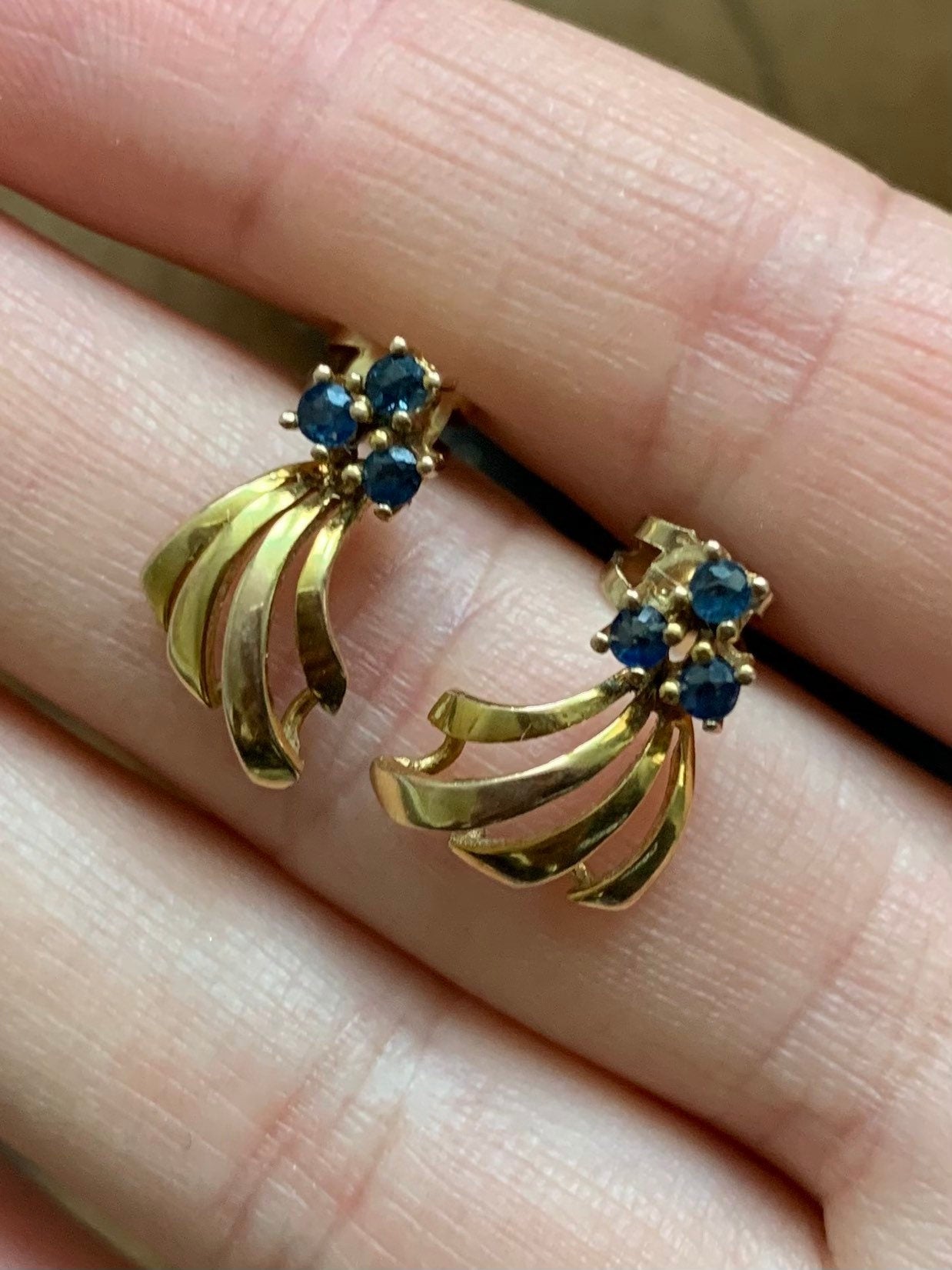 Pendientes vintage de oro de 9 quilates con zafiro azul de 0,3 quilates