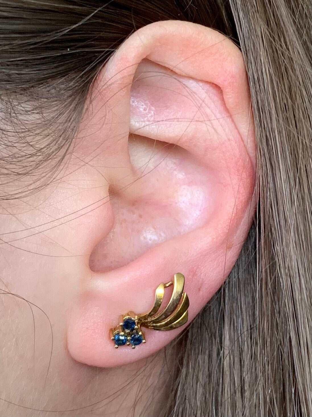 Pendientes vintage de oro de 9 quilates con zafiro azul de 0,3 quilates