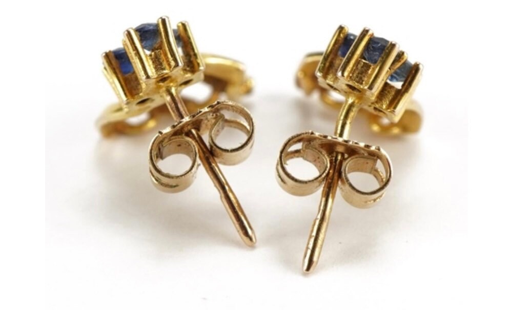 Pendientes vintage de oro de 9 quilates con zafiro azul de 0,3 quilates