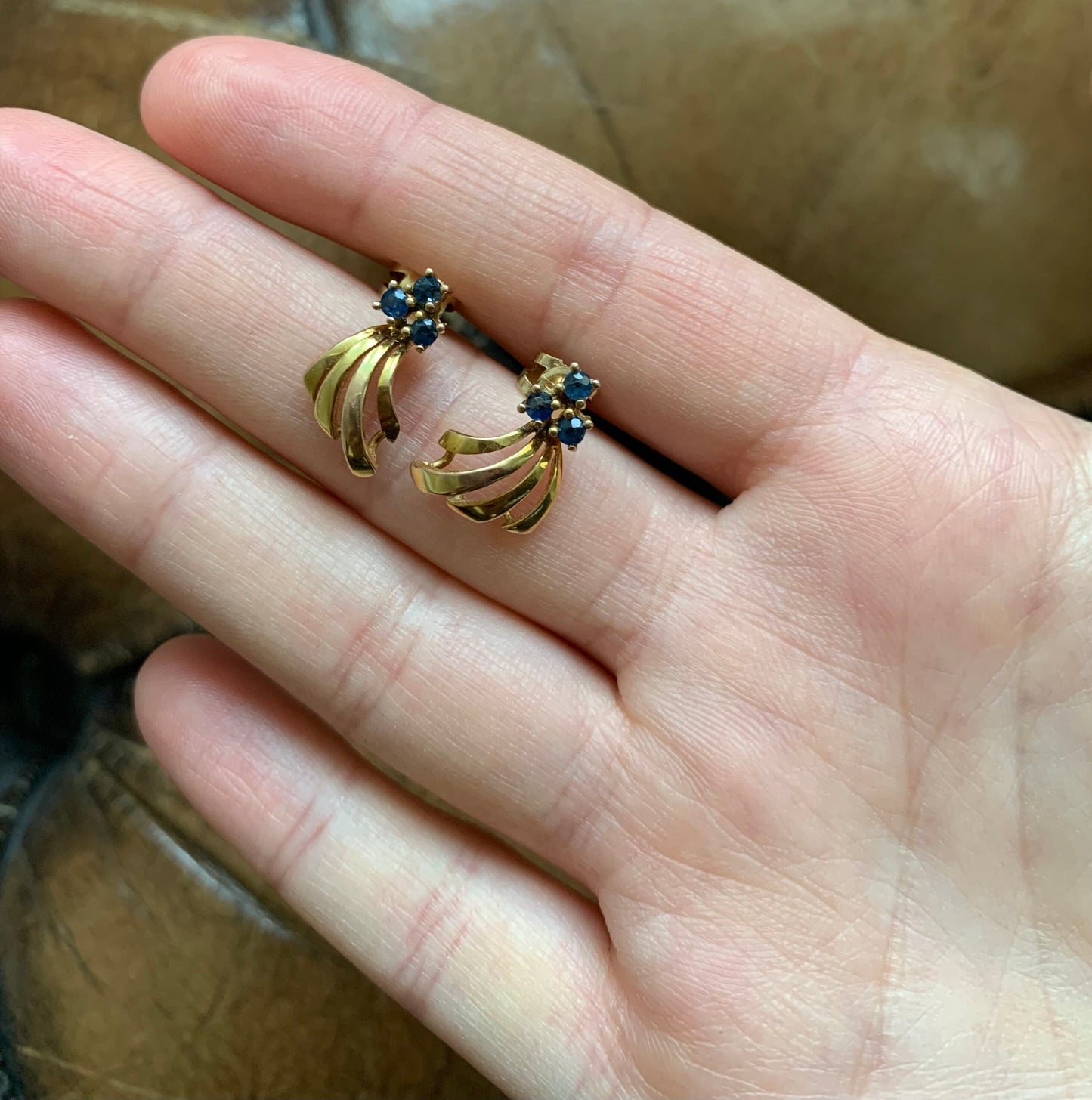 Pendientes vintage de oro de 9 quilates con zafiro azul de 0,3 quilates