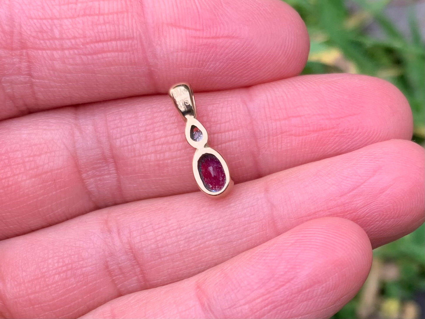 Colgante vintage de rubíes y diamantes de 0,60 engastado en oro de 9 quilates