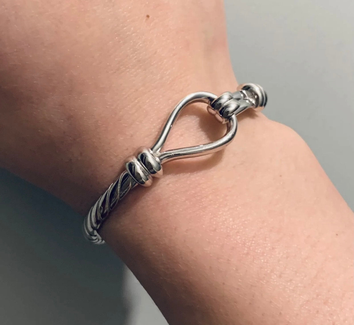 Brazalete tipo brazalete para niño/doncella de plata de ley maciza pre-loved, 10,96 g