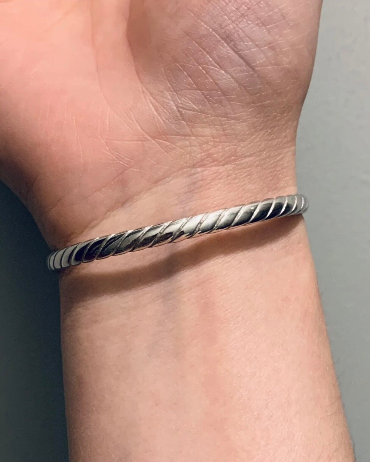 Brazalete tipo brazalete para niño/doncella de plata de ley maciza pre-loved, 10,96 g
