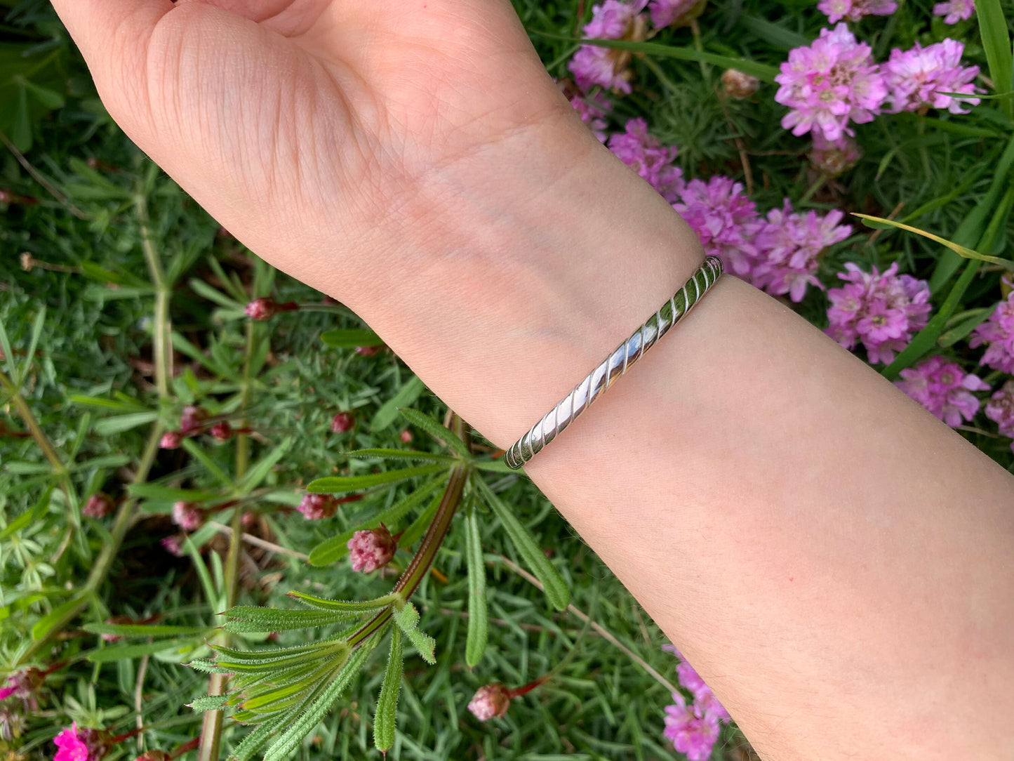 Brazalete tipo brazalete para niño/doncella de plata de ley maciza pre-loved, 10,96 g