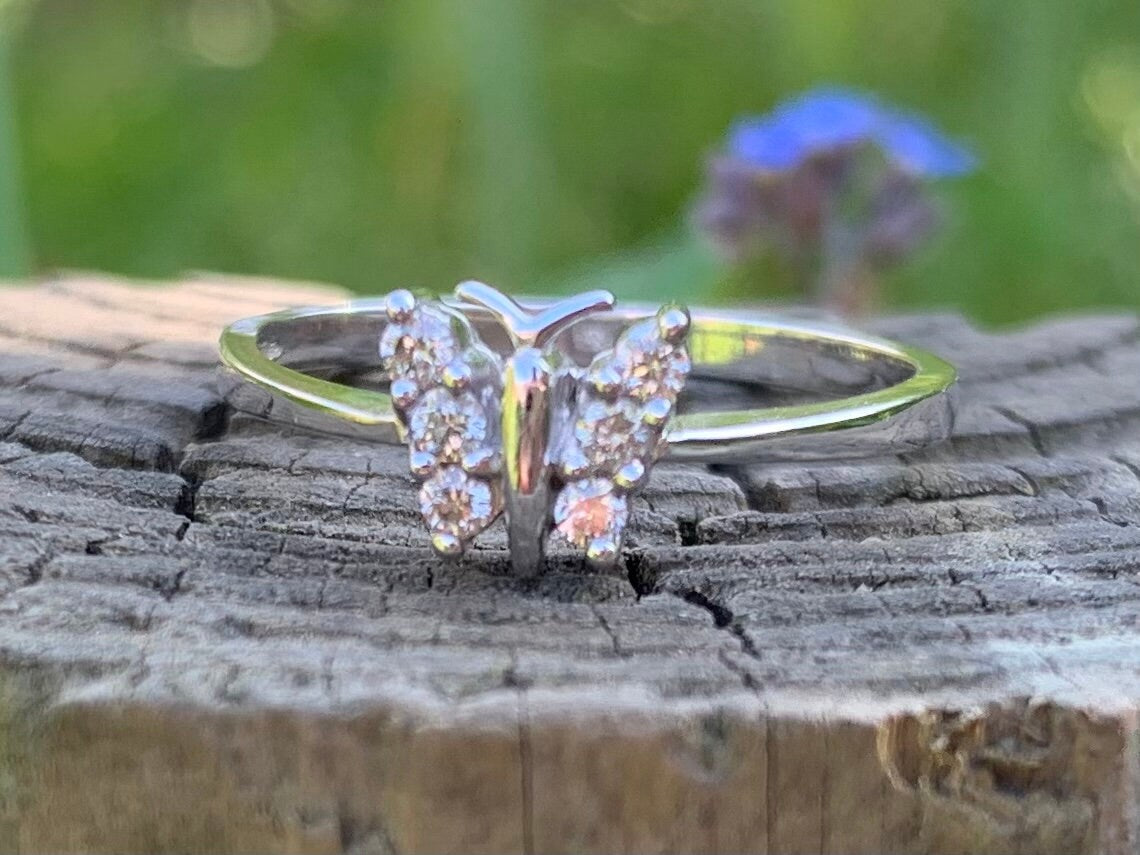 Anillo vintage con forma de mariposa de diamantes de 0,15 quilates engastado en oro blanco de 9 quilates
