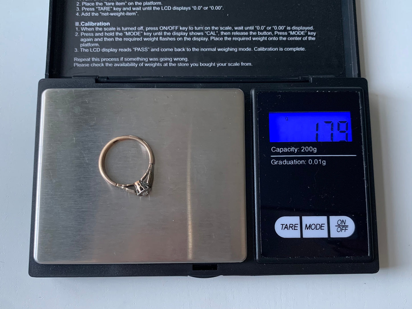 Anillo antiguo de oro de 9 quilates con solitario de diamantes talla mina antigua