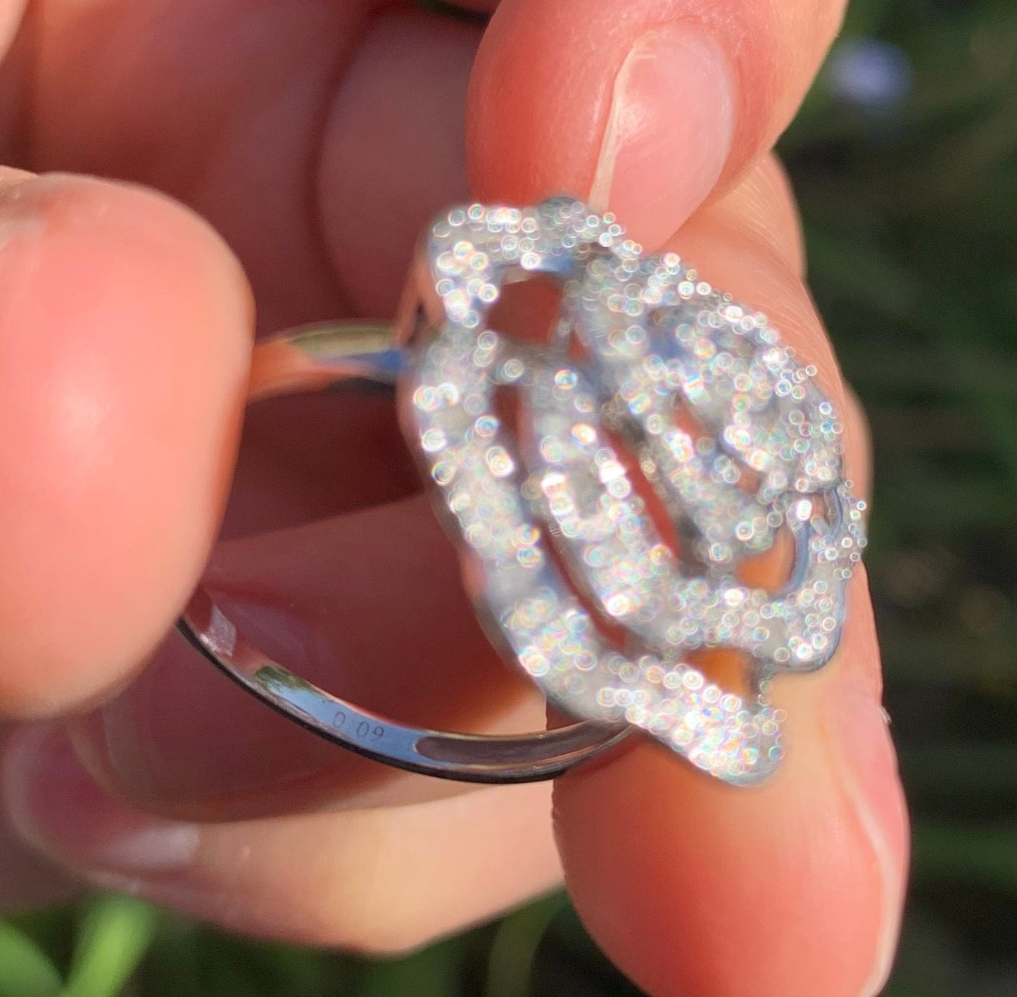Anillo de oro blanco de 9 quilates con cabeza de flor de diamante vintage