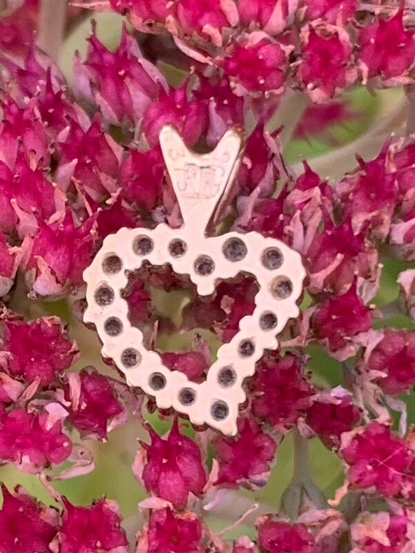 Vintage Minimalist Diamond 9ct Gold Heart shaped pendant