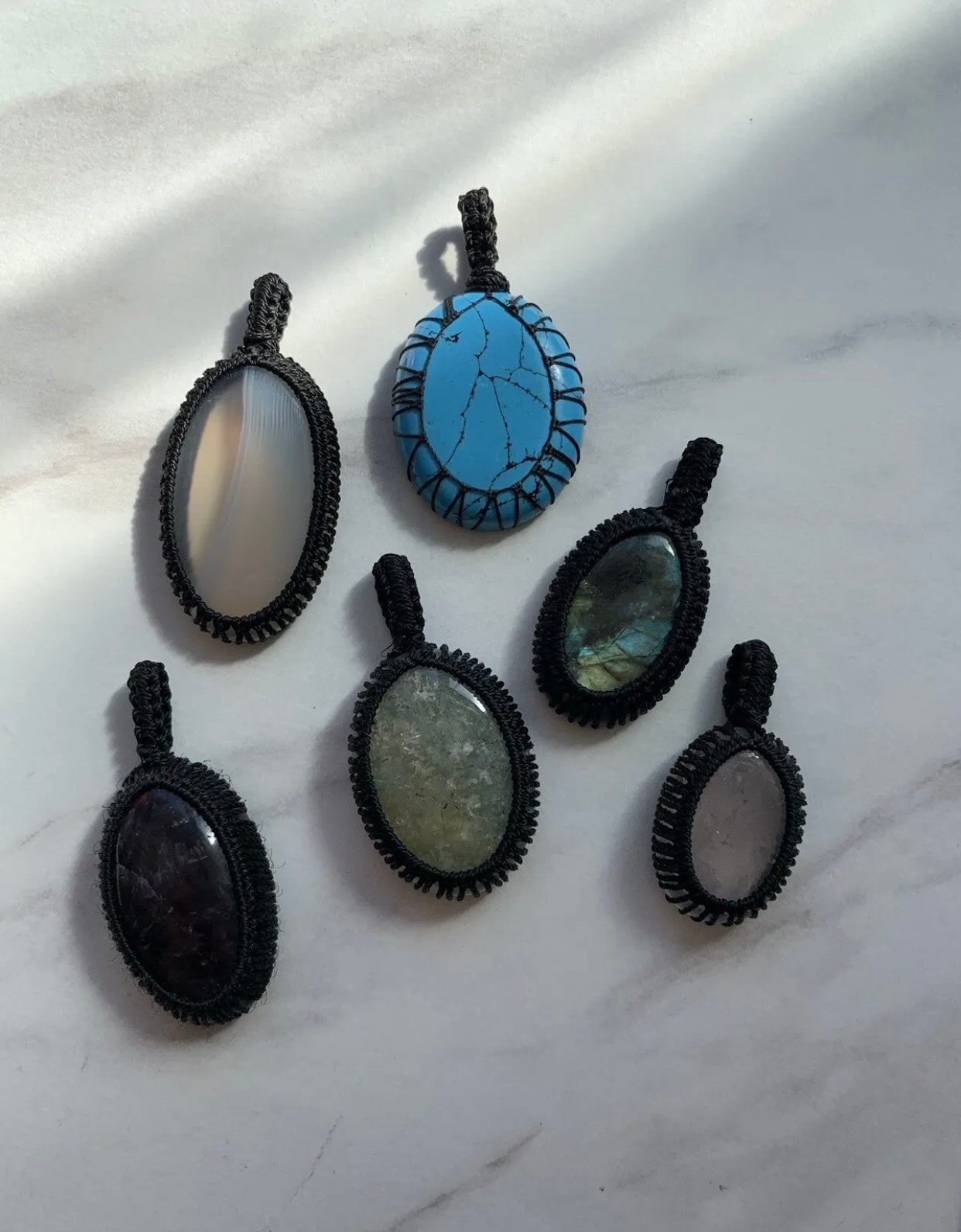 Colección de 6 piedras preciosas naturales grandes de macramé negro