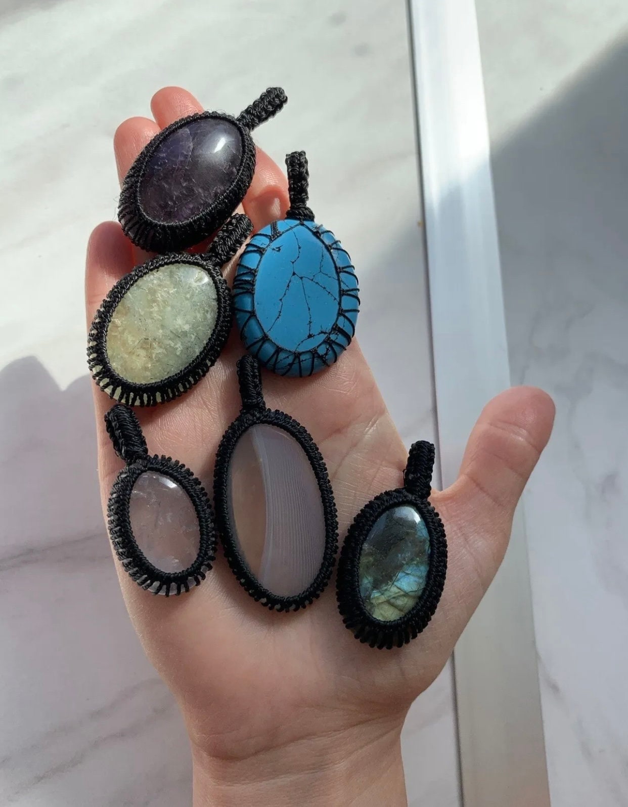 Colección de 6 piedras preciosas naturales grandes de macramé negro