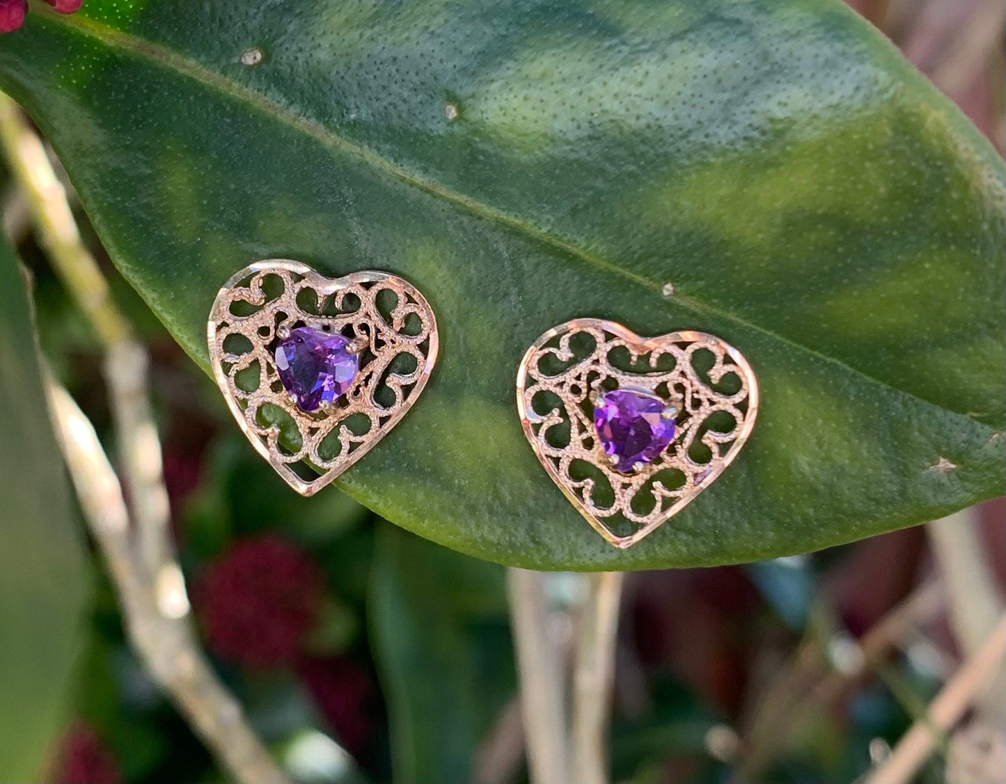Pendientes vintage de filigrana en forma de corazón de amatista de oro de 9 quilates