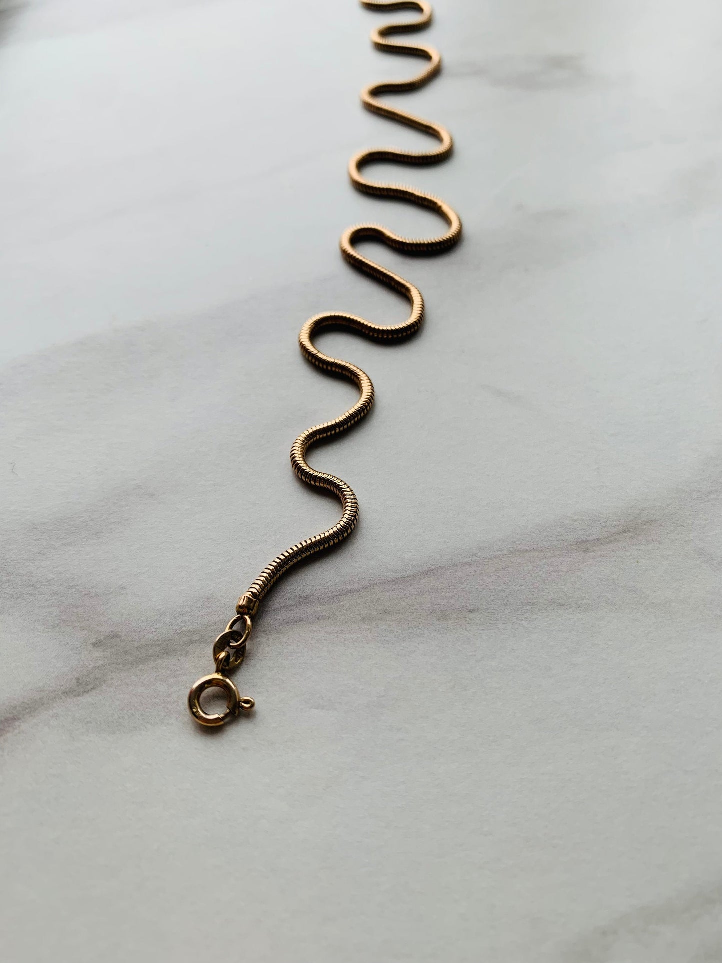 Pre-loved Collar de cadena tipo serpiente de oro macizo de 9 quilates, peso pesado, 9,59 g