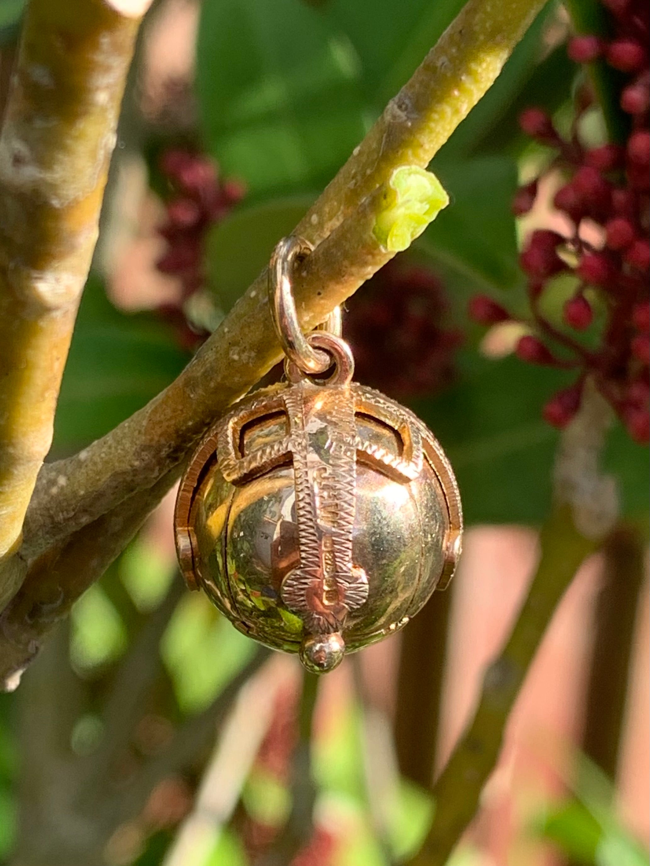 Stunning Solid 9ct Yellow Gold Secret Masonic Orb Pendant