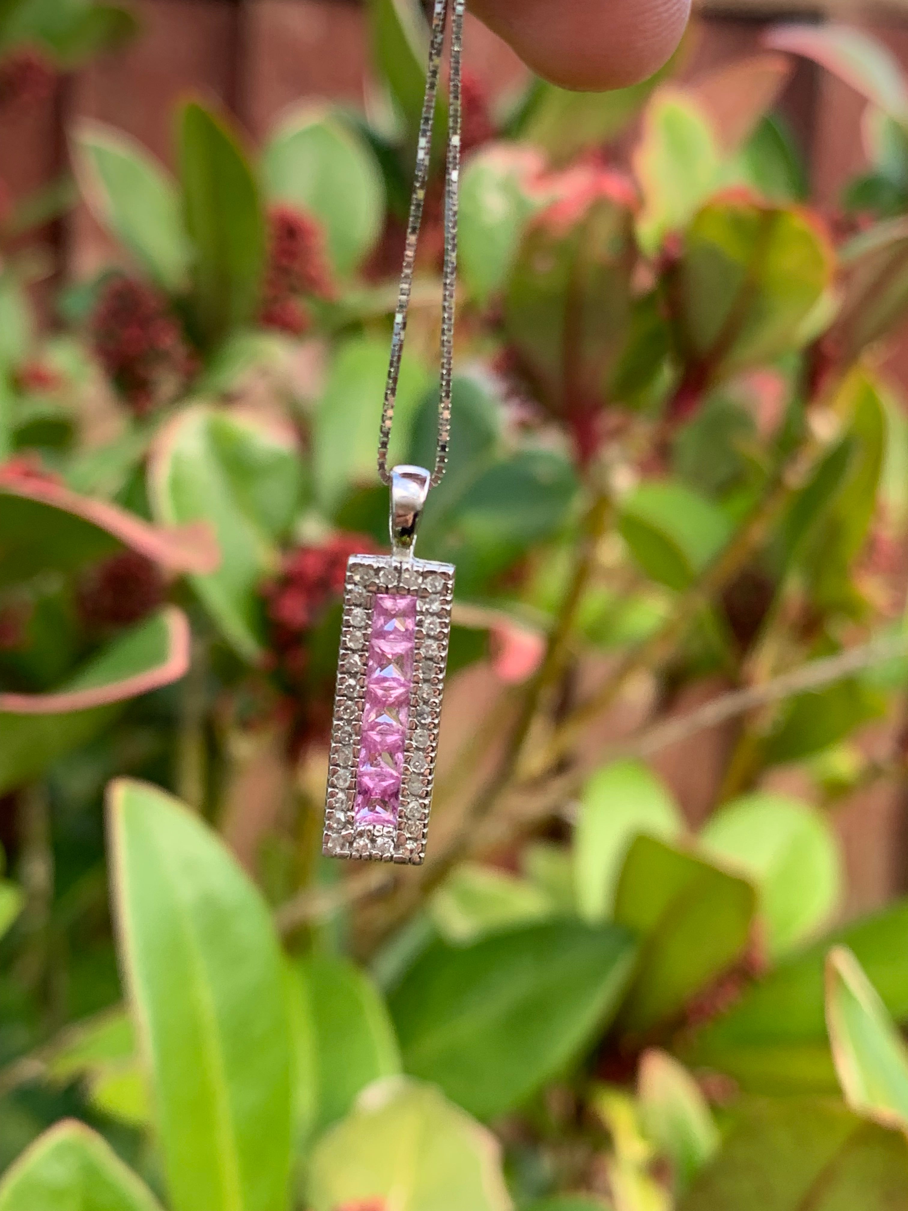 Vintage 1ct Rubí y Diamante engastados en Oro Blanco de 9ct