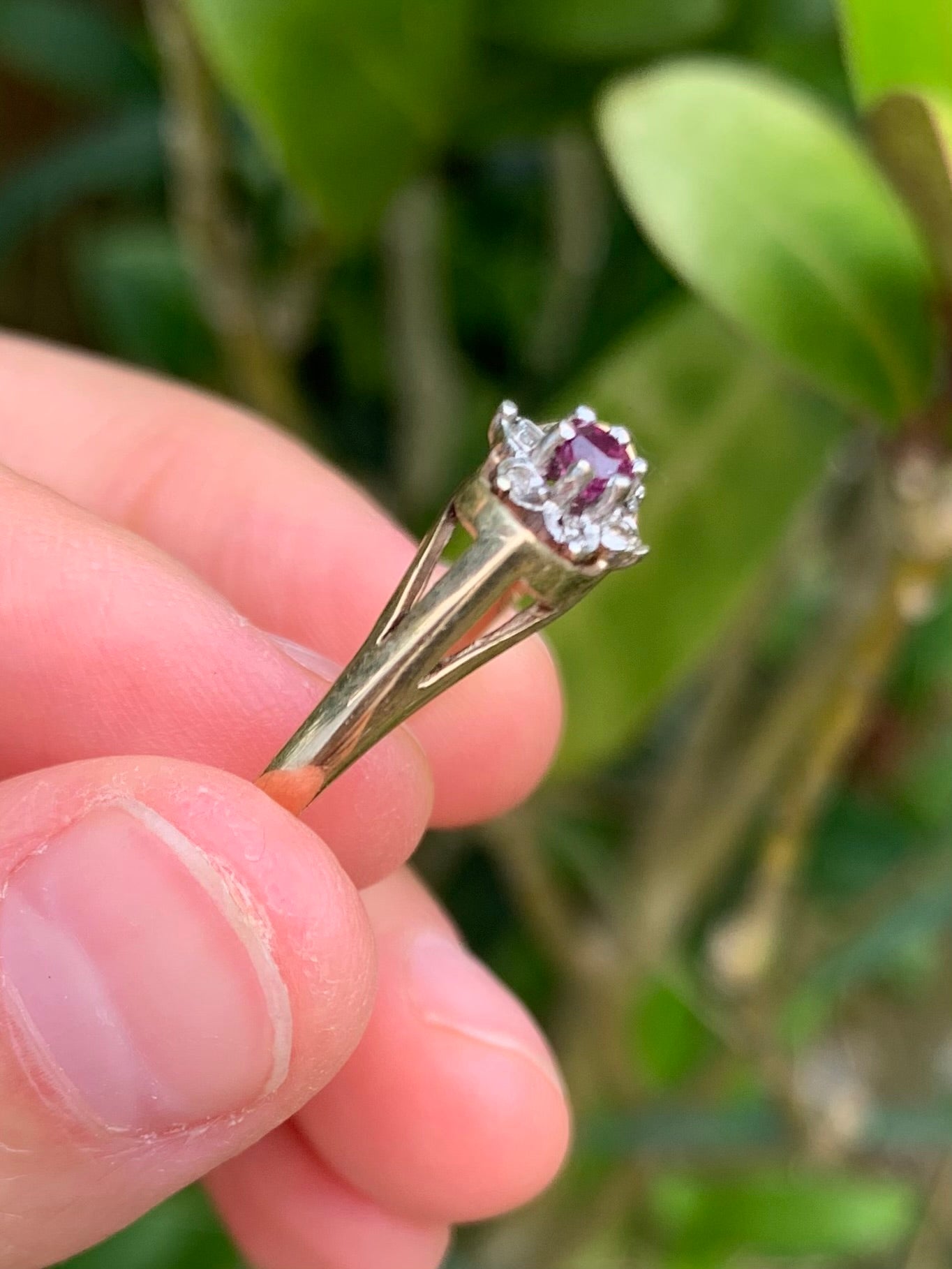 Beautiful 9ct Gold Ruby & Diamond Ring