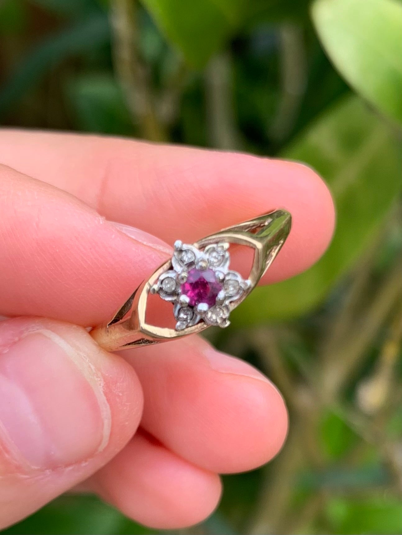 Beautiful 9ct Gold Ruby & Diamond Ring